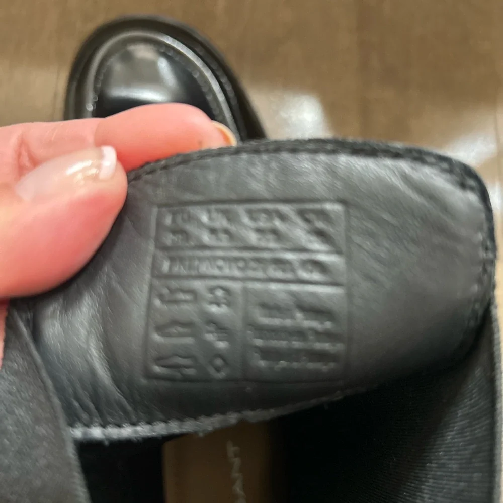 Gant Leather Black Boots with Gold Chain Detail - Picture 4 of 5